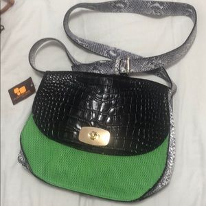 Punto tres crossed body bag